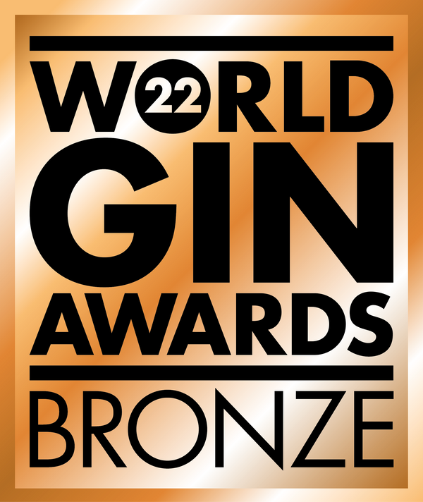 WOLF PREMIUM GIN BOTTLE PREMIUM GIN TONIC COCKTAIL GIN WORLD AWARDS WINNER